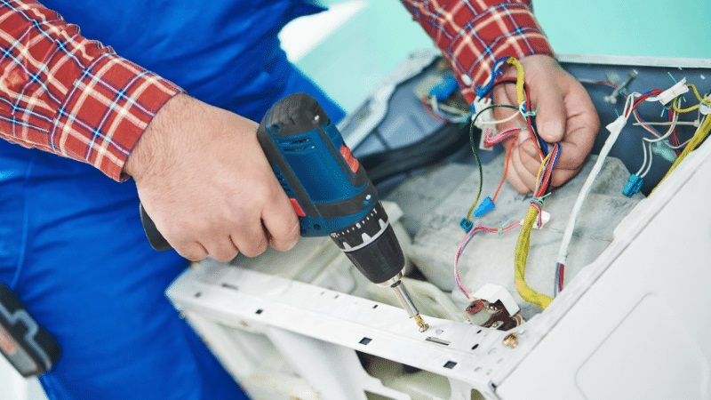 Turgutlu Smeg Smeg çamaşır makinesi kart tamiri – Su almama arızası orijinal parça ile giderildi. - Teknik servis örneği